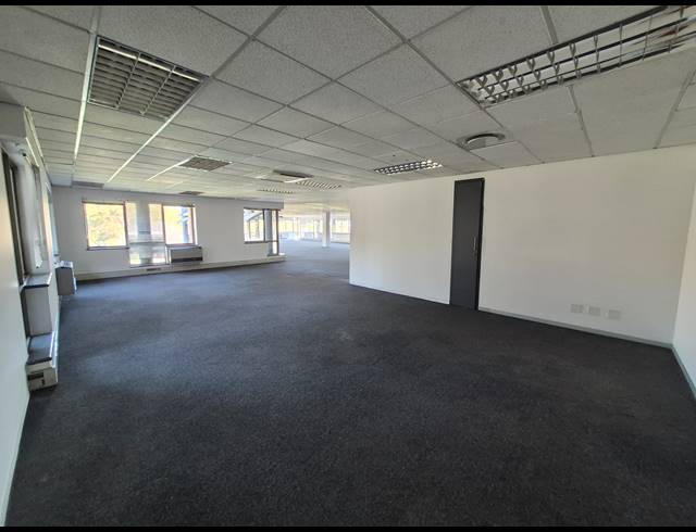 712M² OFFICE TO LET IN WOODMEAD